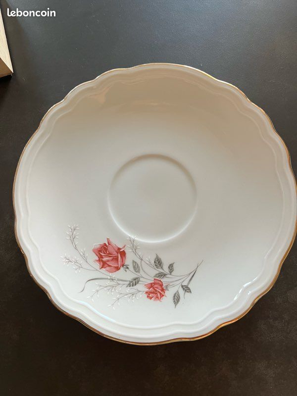 Assiette 17 cms manufacture Porcelaine Royal motif rose (image 1)