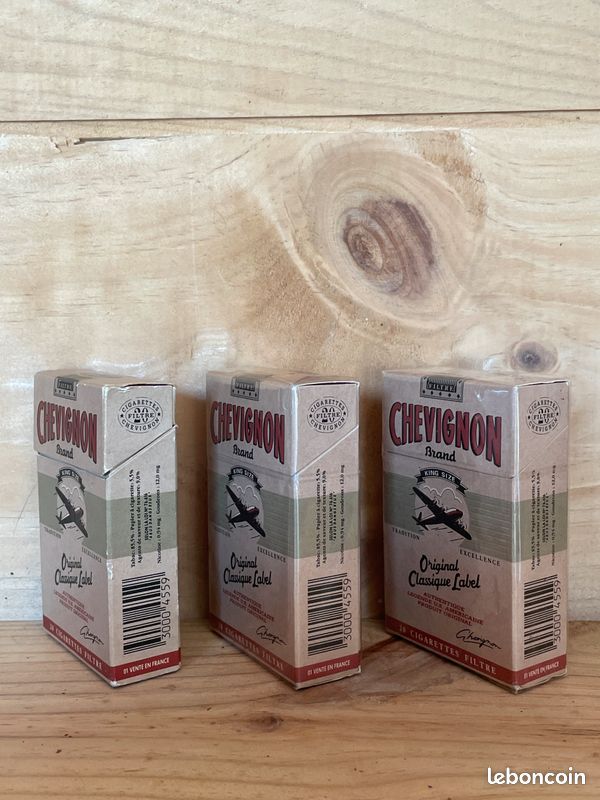 cigarette chevignon Paquet de cigarettes de Stock Photo forming a trail that lingers Chevignon Conquest 3.33 oz 100