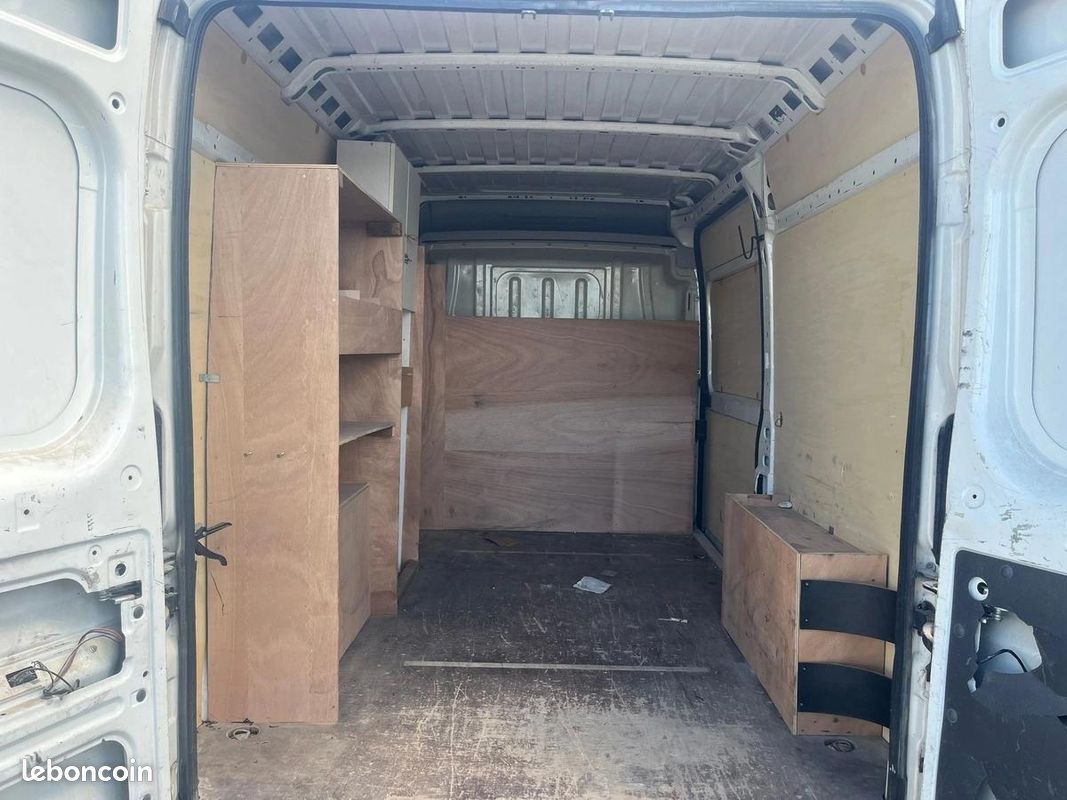 Peugeot Boxer 2.2L HDI 101 CHEV DIESEL - ÉNORMEMENT DE RANGEMENTS | RÉVISÉE-GARANTIE DE 12 MOIS (image 20)