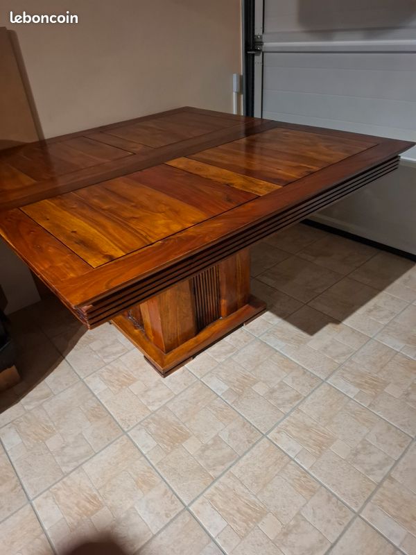 Table bois massif 130×130 + rallonge (image 1)