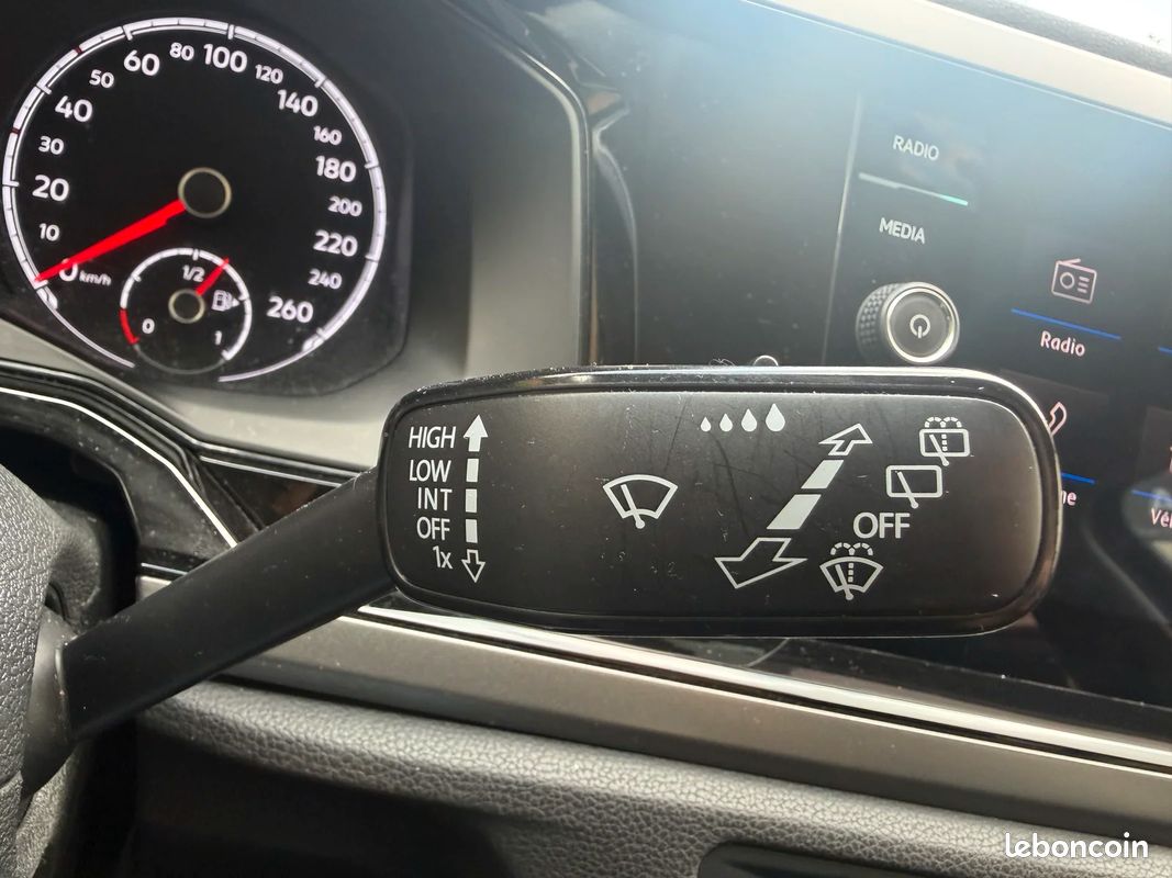 Volkswagen POLO VI Confortline Business / Apple CarPlay / Régulateur de vitesse (image 33)