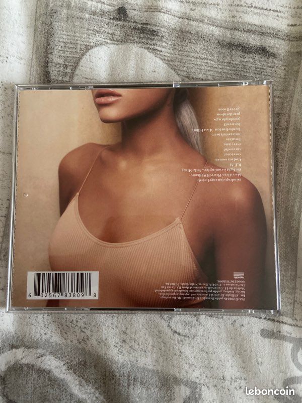 CD Ariana Grande sweetener (image 2)
