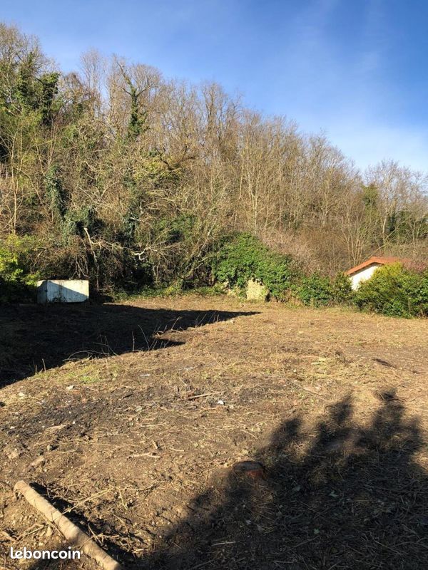 Terrain 1395 m² · à Montluel · 1 395 m² · 147 000 €