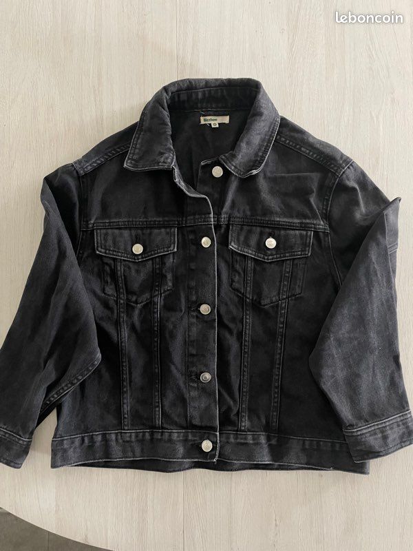 Veste en jean courte noire (image 1)