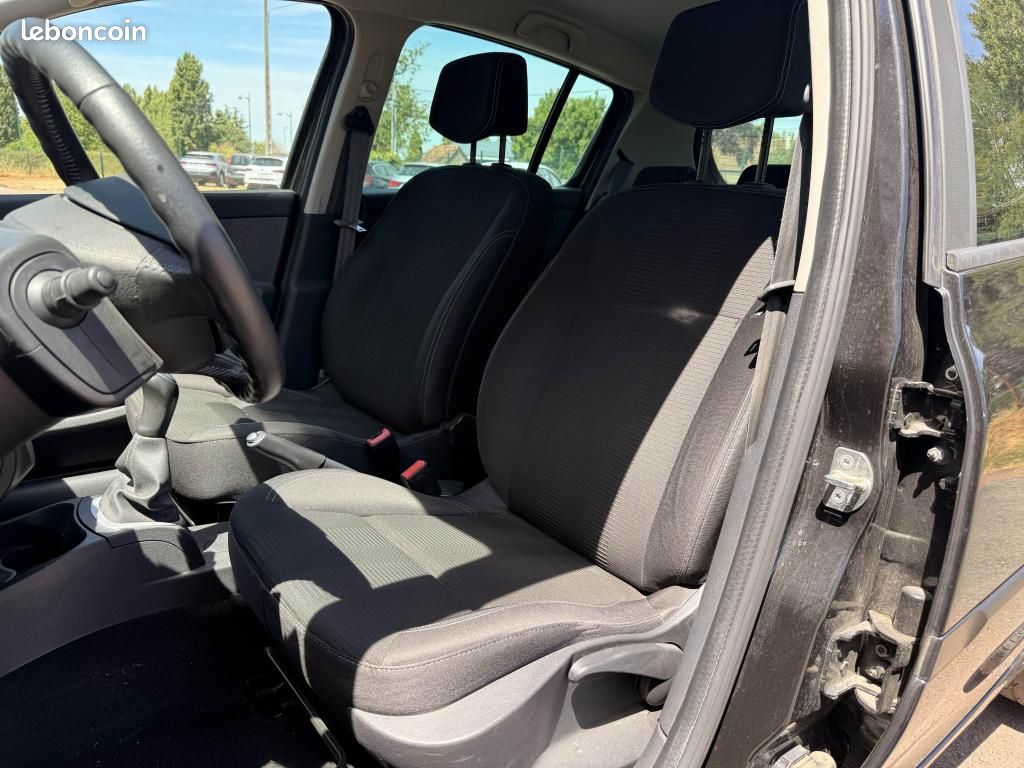 RENAULT CLIO 1.2i 16V - 75 III BERLINE Authentique PHASE 2 (image 9)