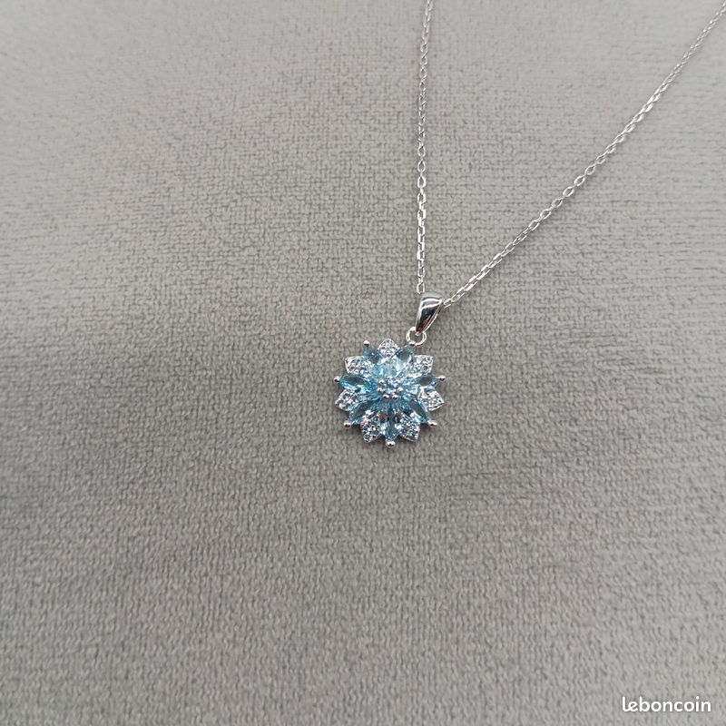 Collier pendentif flocon de neige en Pierre spinelle