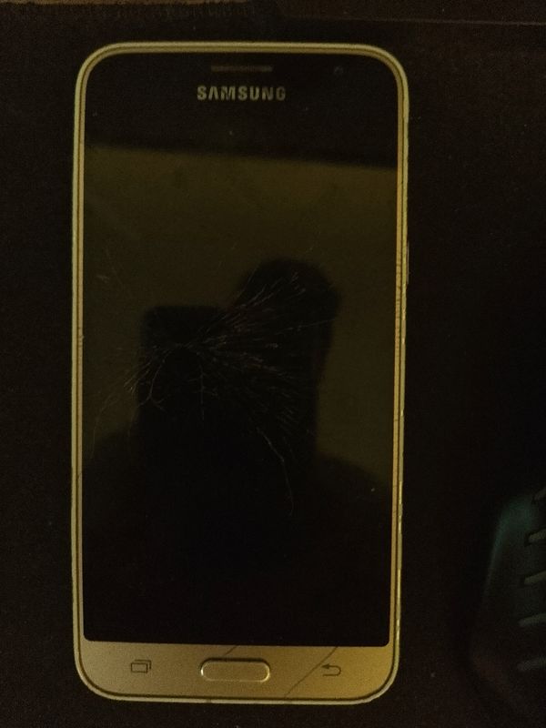 Téléphone Mobile SAMSUNG Galaxy J3 6 8Go Noir - Réseau et
