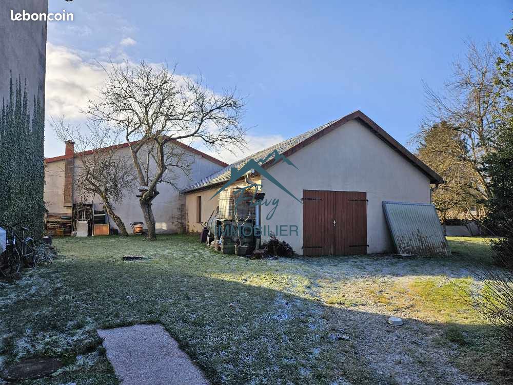 Maison 9 pièces 370 m² · à Girecourt-sur-Durbion · 370 m² · 215 000 €