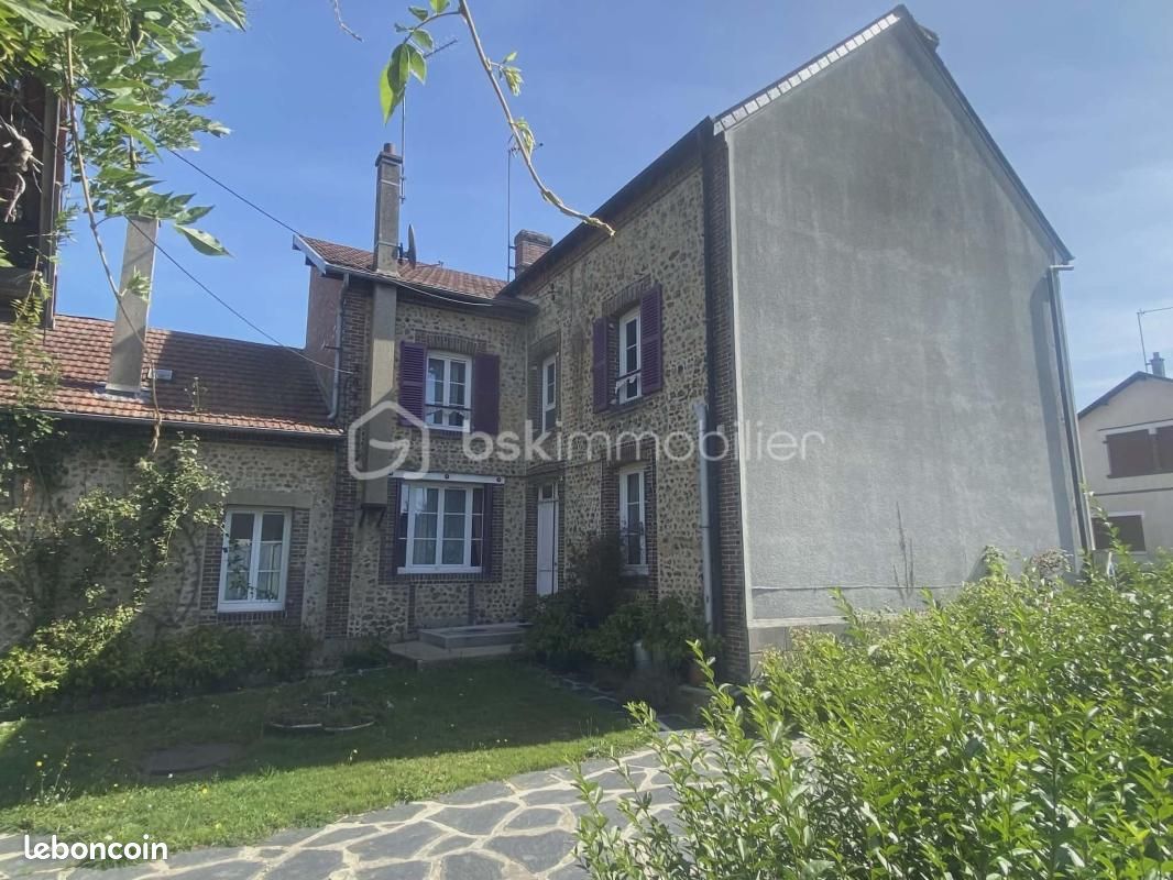 Maison 10 pièces 175 m² · à Aube · 175 m² · 107 000 €
