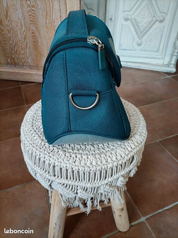 Vanity case (image 2)