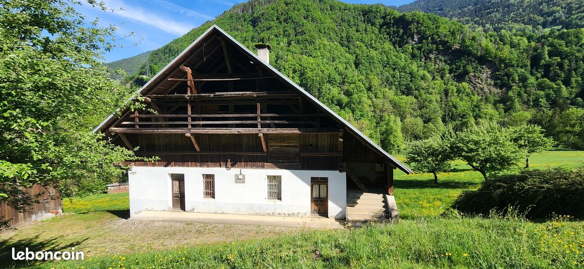 Maison 5 pièces 396 m² · à Queige · 396 m² · 370 000 €