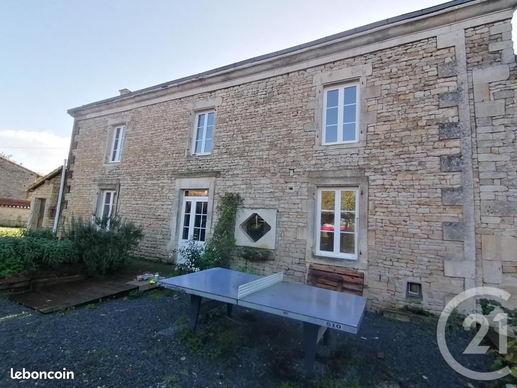 Maison 12 pièces 343 m² - Valdelaume 79110 Pioussay (image principale 4)