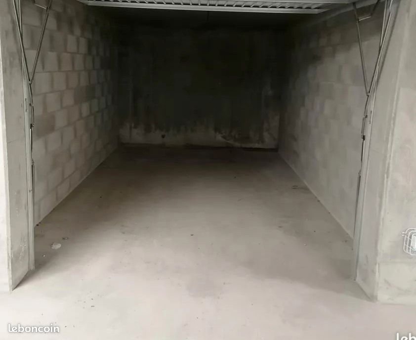 Garage box ferme a vendre residence belle etoile chambery · à Chambéry · 21 500 €