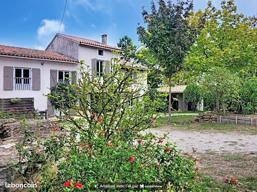 Maison 13 pièces 277 m² · à Laurac · 277 m² · 419 000 €