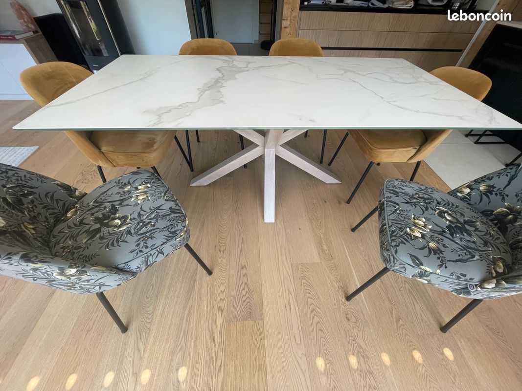 Table à manger en céramique (image 1)