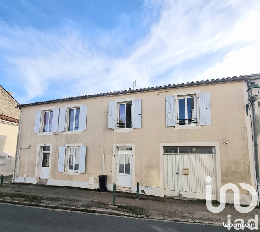 Maison 10 pièces 223 m² · à Saint-Jean-d'Hermine · 223 m² · 189 900 €