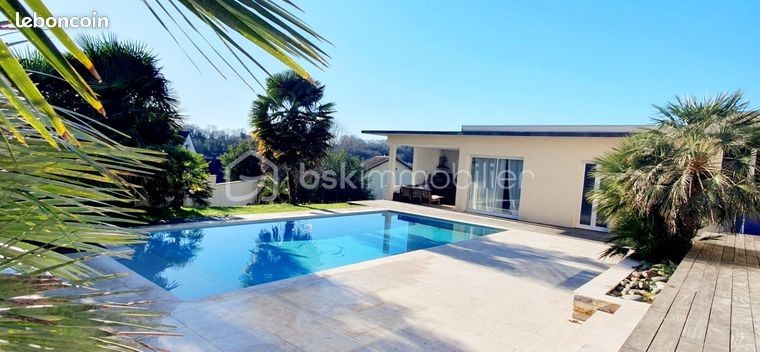 Maison 7 pièces 240 m²