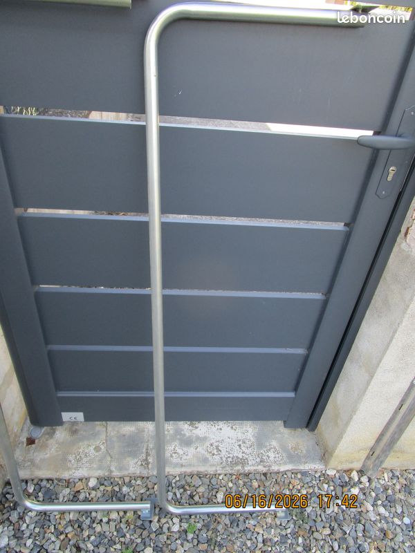 Barre inox pour penderie (image 1)