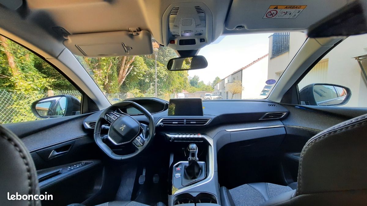 PEUGEOT 3008 1.2 PURETECH 130 ALLURE distribution faites à 49 525 - pneus changés (image 3)