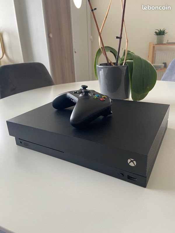 Xbox one x (image 2)