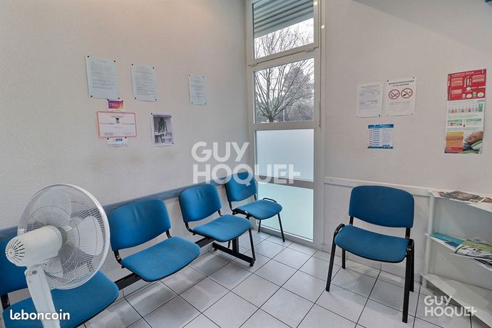 https://img.leboncoin.fr/api/v1/lbcpb1/images/d8/19/67/d81967e1f9fa3271783558d09cdbfc54667a3647.jpg?rule=ad-image