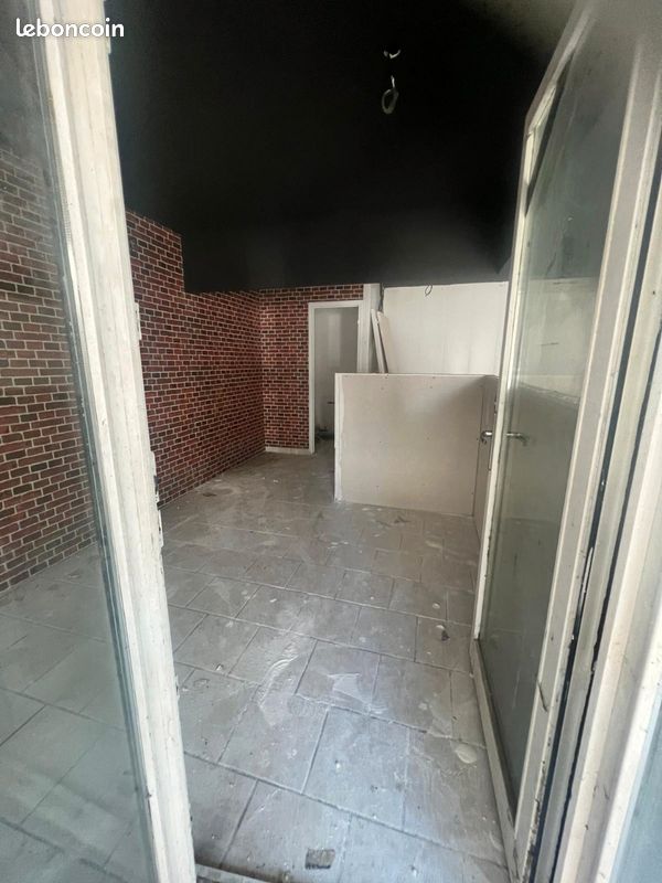 Local commercial (image 1)