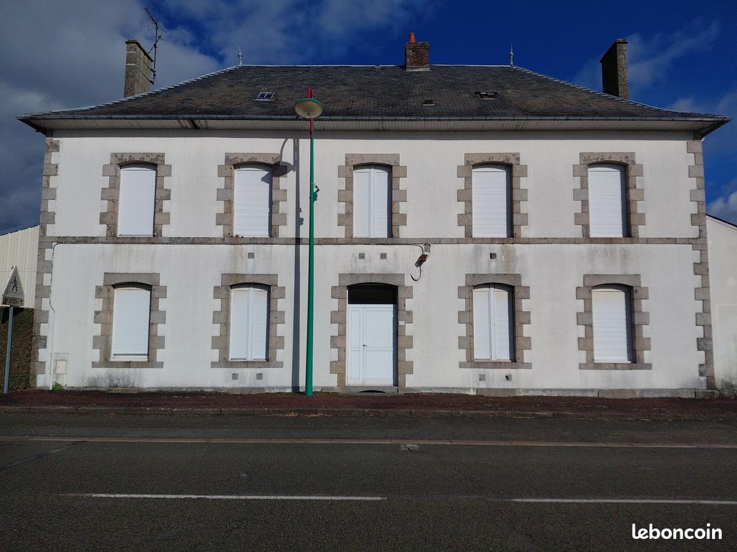 Immeuble 200 m² · à Couptrain · 200 m² · 103 000 €