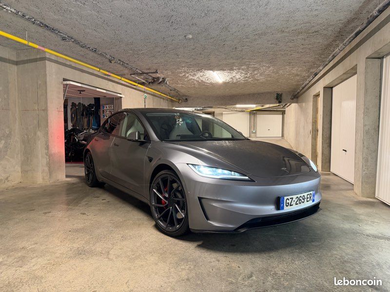 Iinstagram Model Tesla Model 3 Performance - Voitures