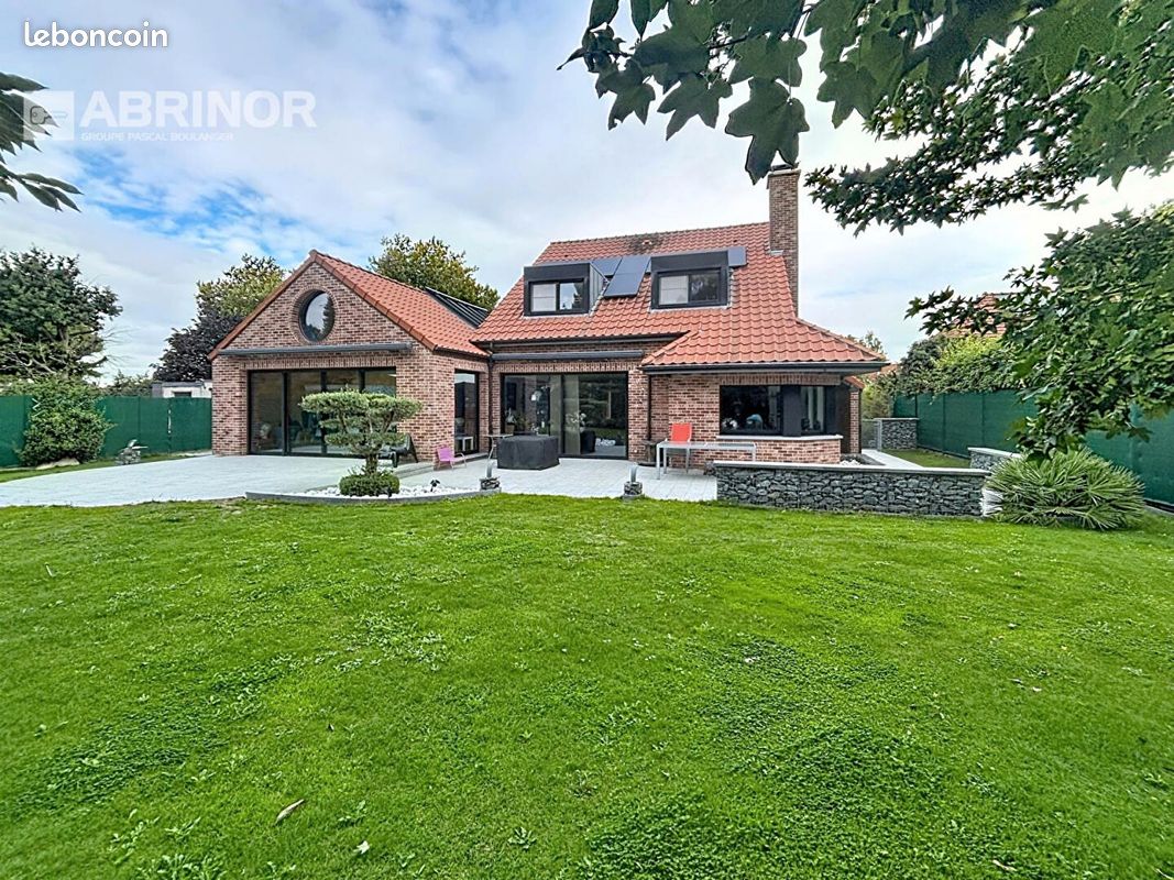 Maison 5 pièces 312 m² · à Capinghem · 312 m² · 997 000 €