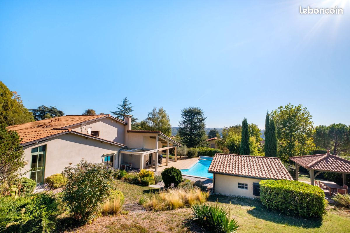 Maison 7 pièces 218 m² · à Collonges-au-Mont-d'Or · 218 m² · 1 200 000 €
