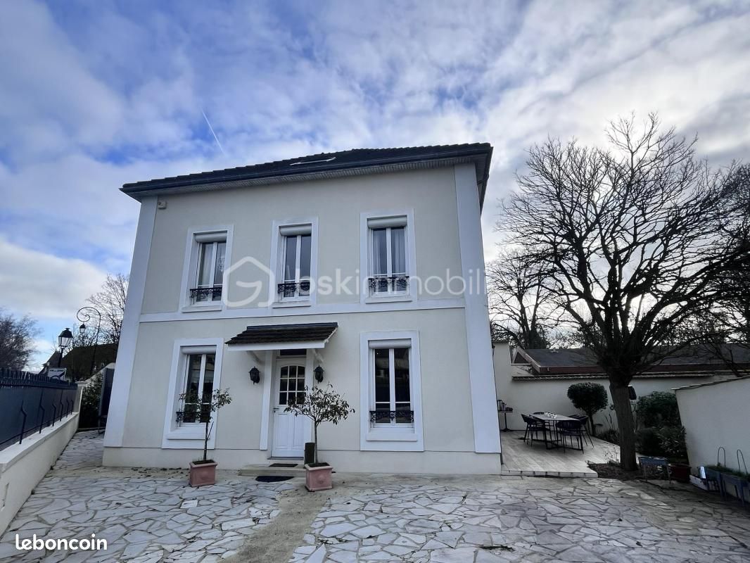 Maison 7 pièces 160 m² · à Claye-Souilly · 160 m² · 585 000 €