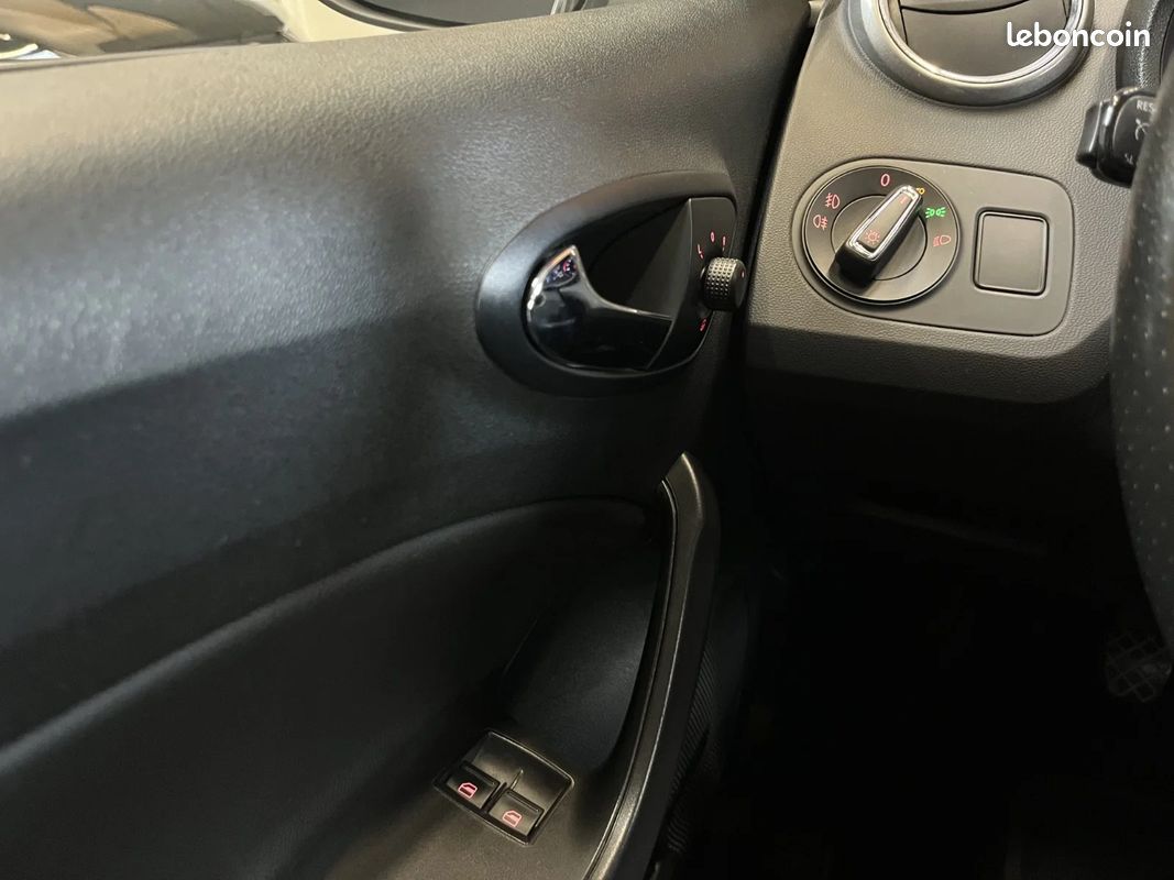SEAT IBIZA 1.0 TSI 110 FR - CUIR ALCANTARA - TOIT OUVRANT - GPS - CLIM Auto - (image 23)