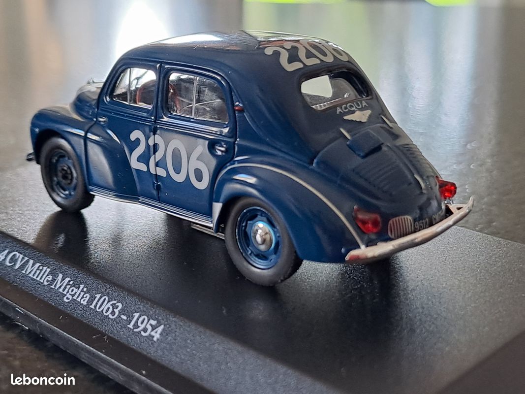 1/43 RENAULT 4 CV COMMERCIALE ASSISTANCE de 1953 Ref RENAULT-IXO