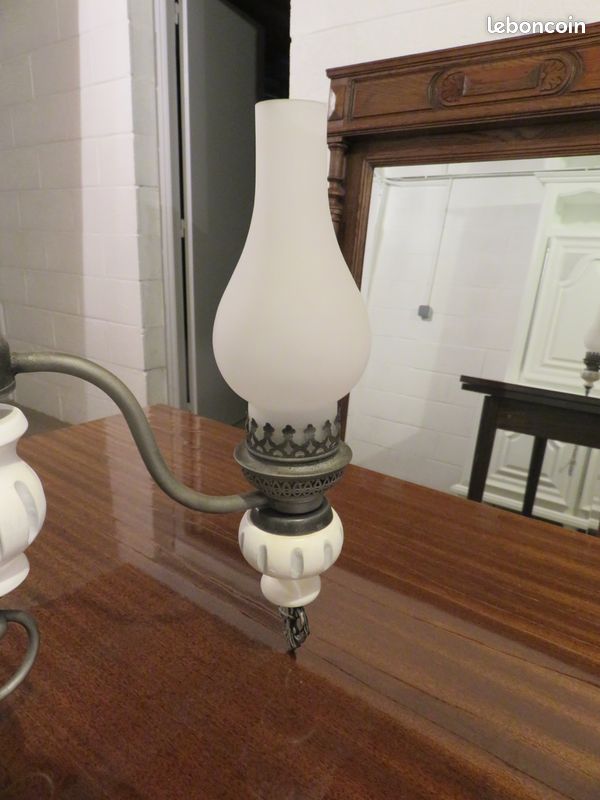 Lustre 3 branches avec globes en opaline et ampoules (image 3)