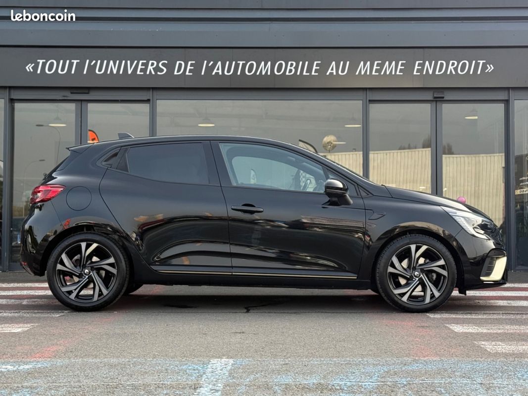 RENAULT CLIO V E-Tech full hybrid 145ch Engineered 1ERE MAIN BOITE AUTO COCKPIT CARPLAY CAMERA AUCUN FRAIS (image 3)