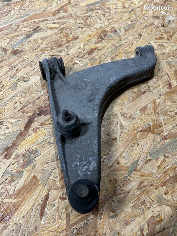 Triangles inférieurs alu Porsche 944 (image 2)