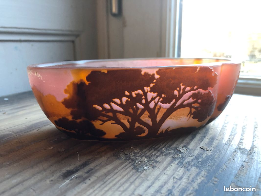 Petite Coupe En Verre émaillé Signée VAR - Décor Feuilles De Marronnier - Vintage