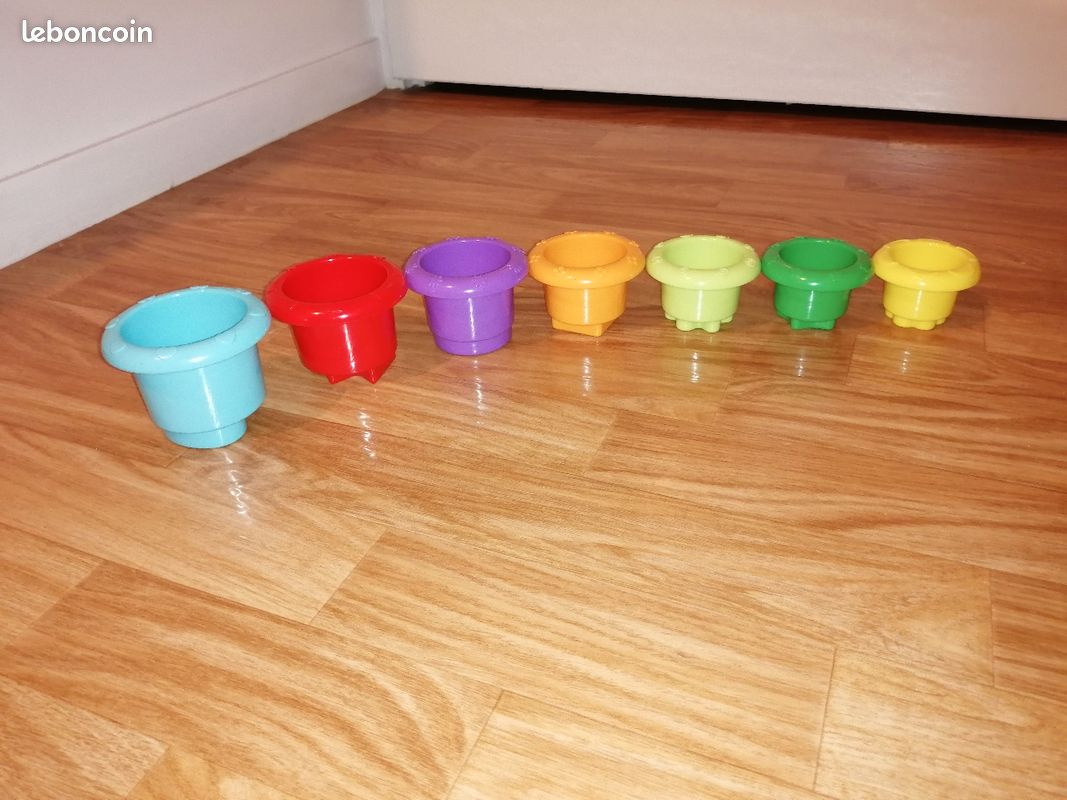 Pyramide et gobelets arc-en-ciel (image 5)