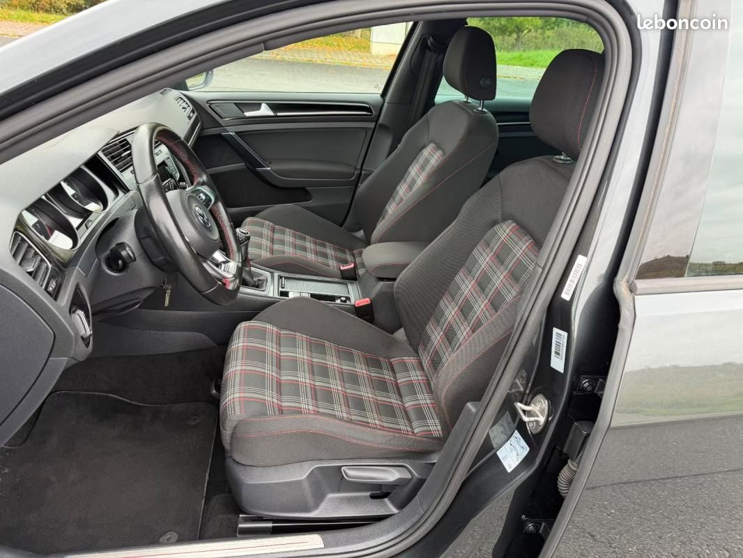 Volkswagen Golf VII LIM. GTI PERFORMANCE BMT 230 CH BVM - VOLANT EN CUIR (image 18)