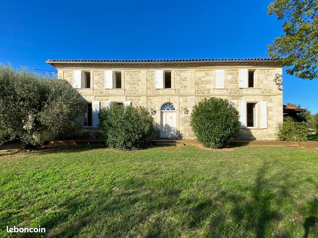 Maison 7 pièces 280 m² · à Saint-Martin-du-Bois · 280 m² · 1 580 000 €