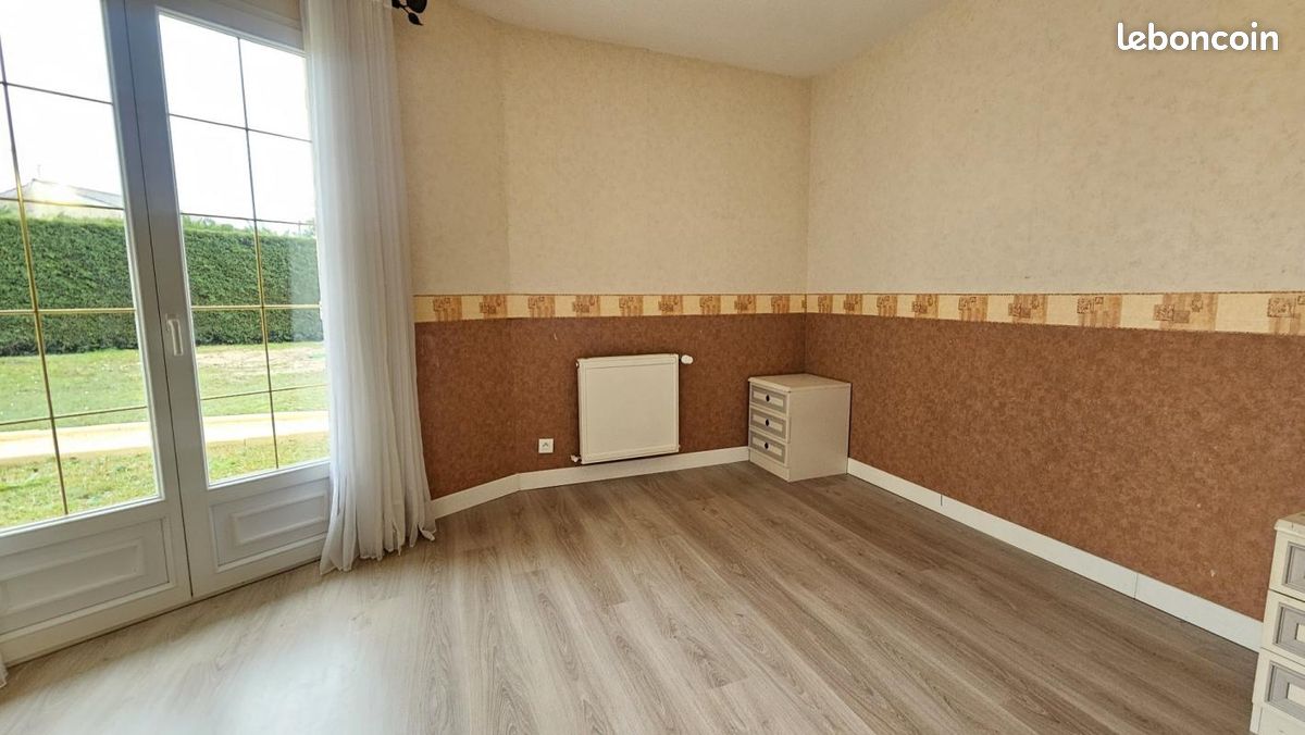 Villa 10 pièces 240 m² - La Lande-de-Fronsac 33240 (image principale 12)