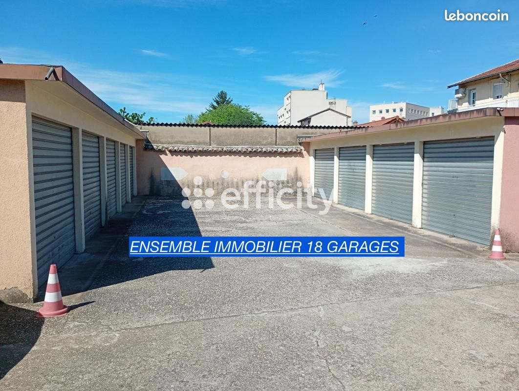 Parking 243 m² · à Vénissieux · 243 m² · 270 000 €