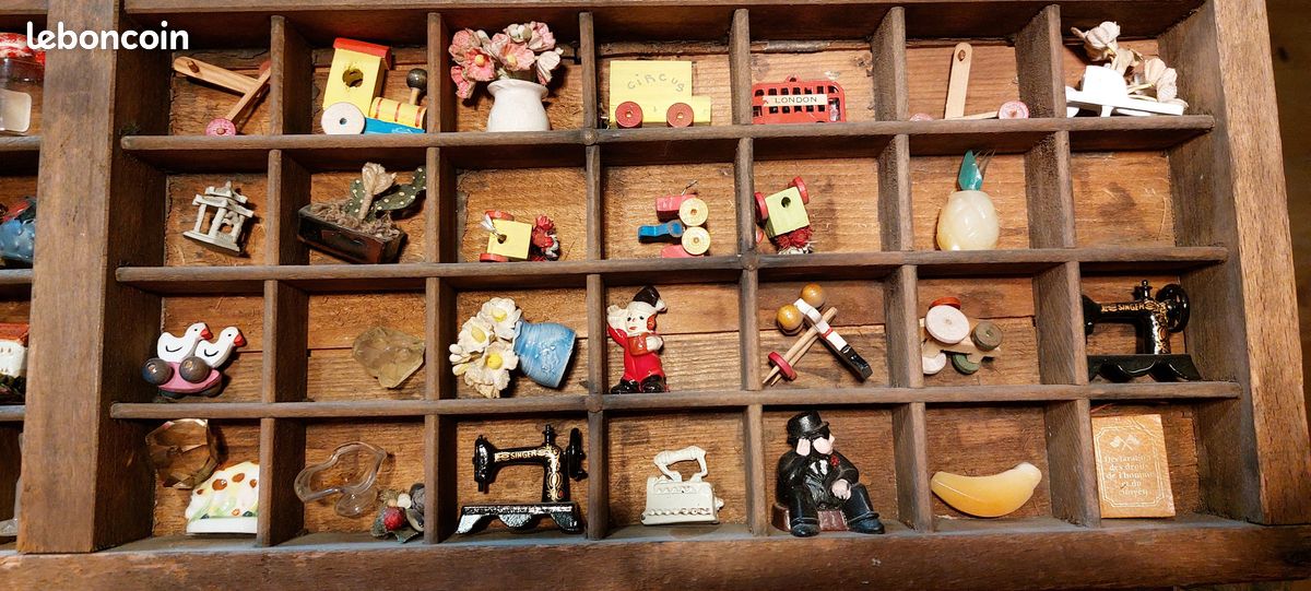 Ancien Casier Mural En Bois (hêtre Clair) Pour Collections, Photos, Miniatures - 50x43x5 Cm