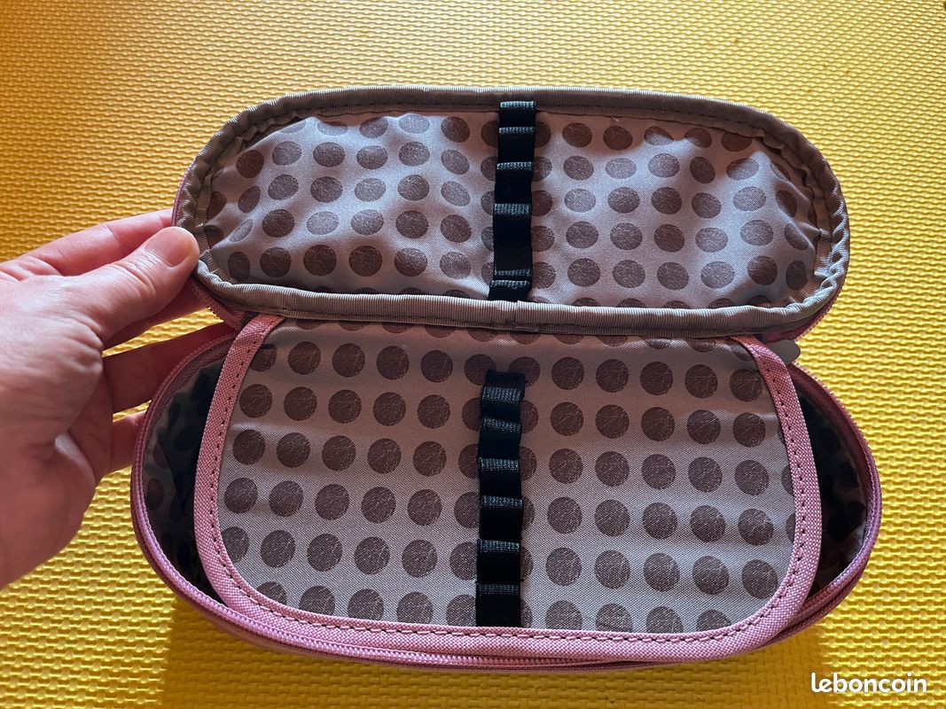 Trousse pour stylos Delsey rose neuve avec étiquette (image 4)