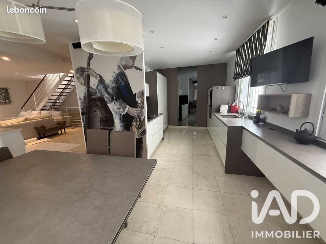 Immeuble 224 m² · à Paris · 224 m² · 2 800 000 €
