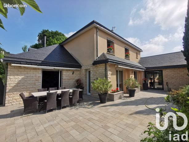 Propriété 8 pièces 218 m²