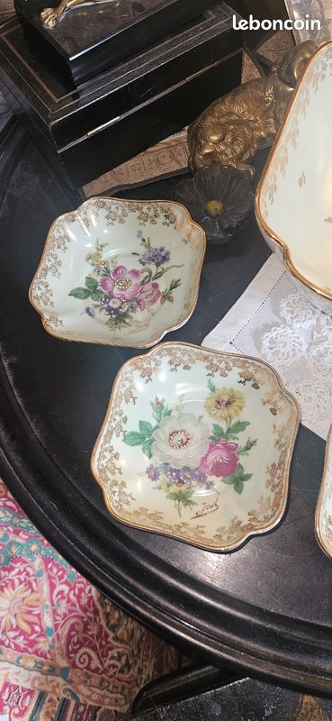 Service à mignardises en Porcelaine de Limoges – Décor Floral & Or – 5 pièces (image 6)
