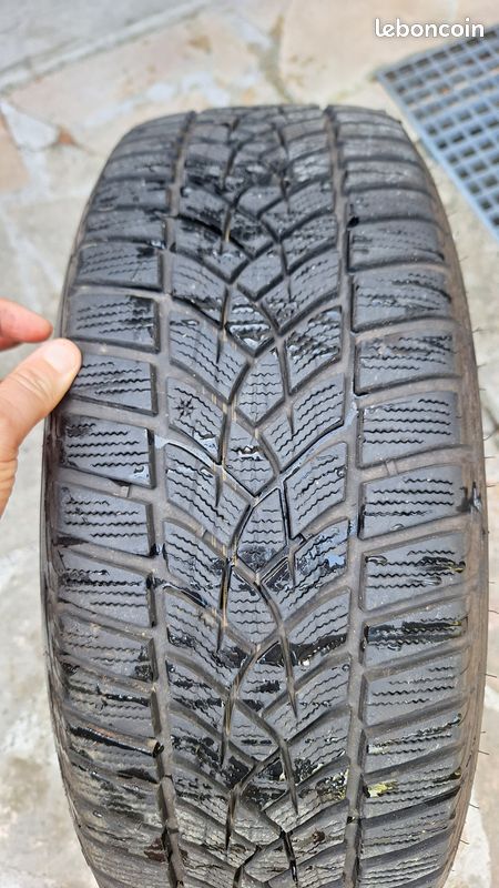 4 roues avec jantes Good Year 205/55R17 95V ultra grip (image 2)