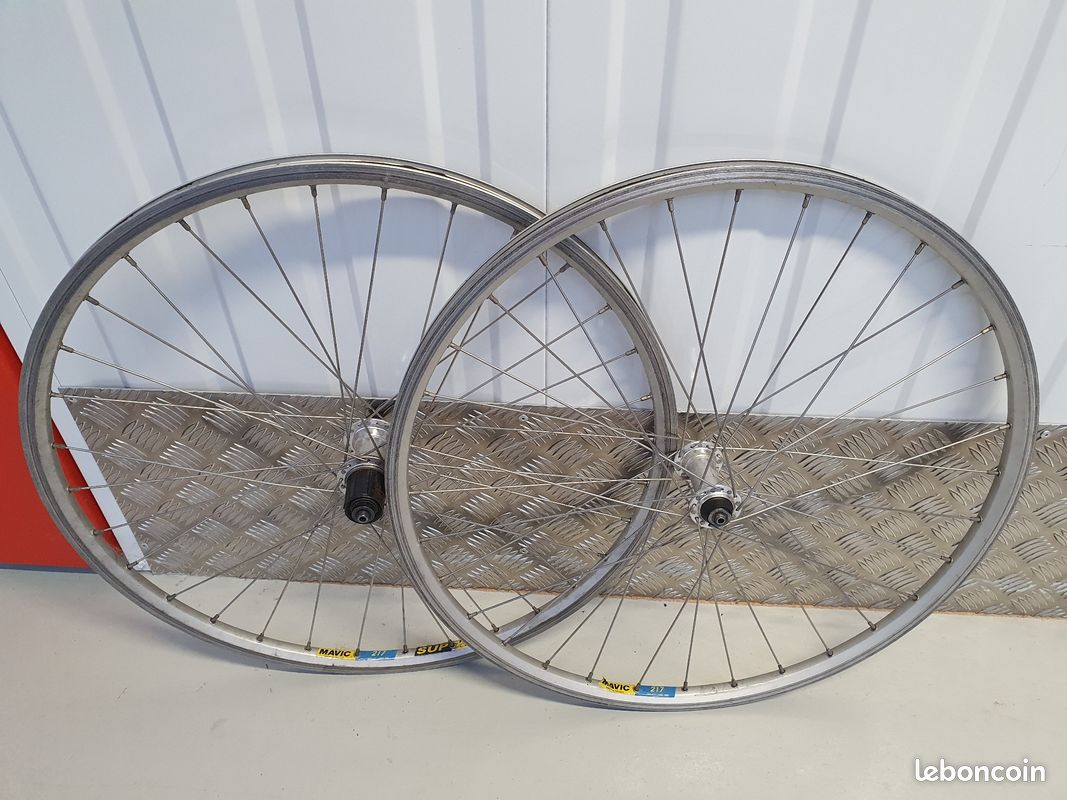 Roue arrière 26 pouces avec moyeu Shimano Deore pour frein à disque