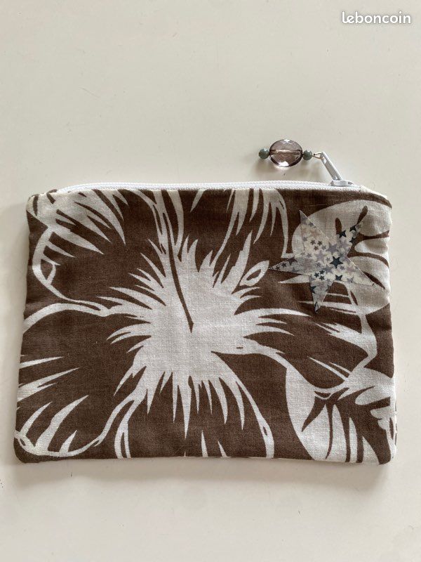 Petite trousse grise (image 1)